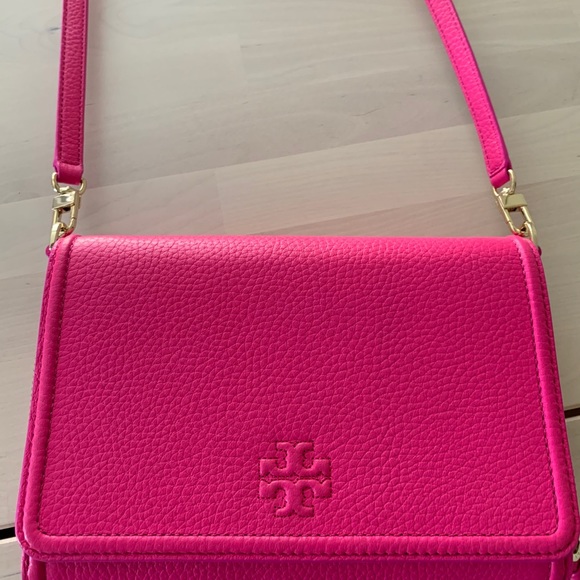 Tory Burch Handbags - Gently used Tory Burch wallet on strap crossbody